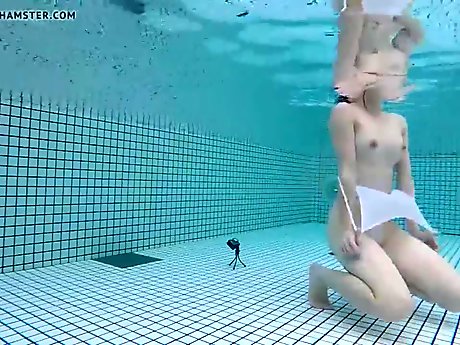 Japonasas linda rapariga debaixo de Água seu acc accit.do/eta3t - Carol Lopez